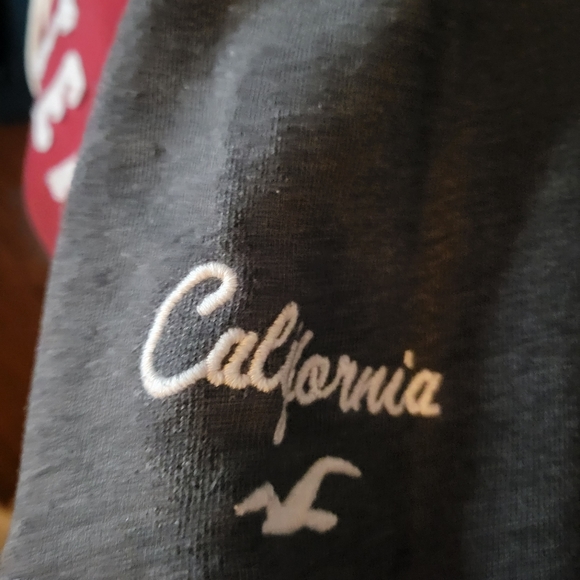 Hollister Hoodie - Picture 2 of 4